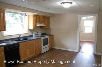 201 E Oak St - Photo 3 of 12