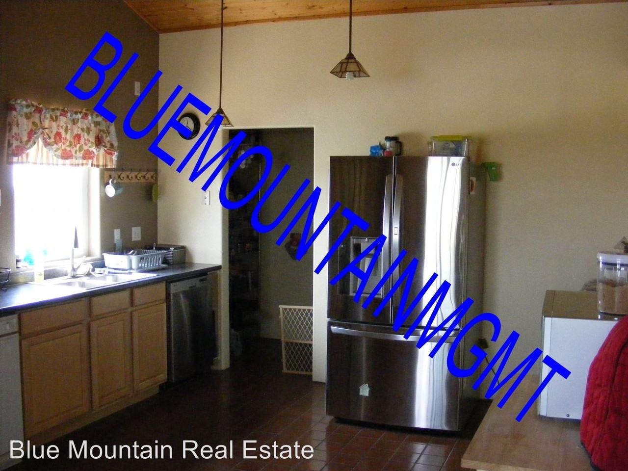 11155 Eureka Rd - Photo 2 of 5