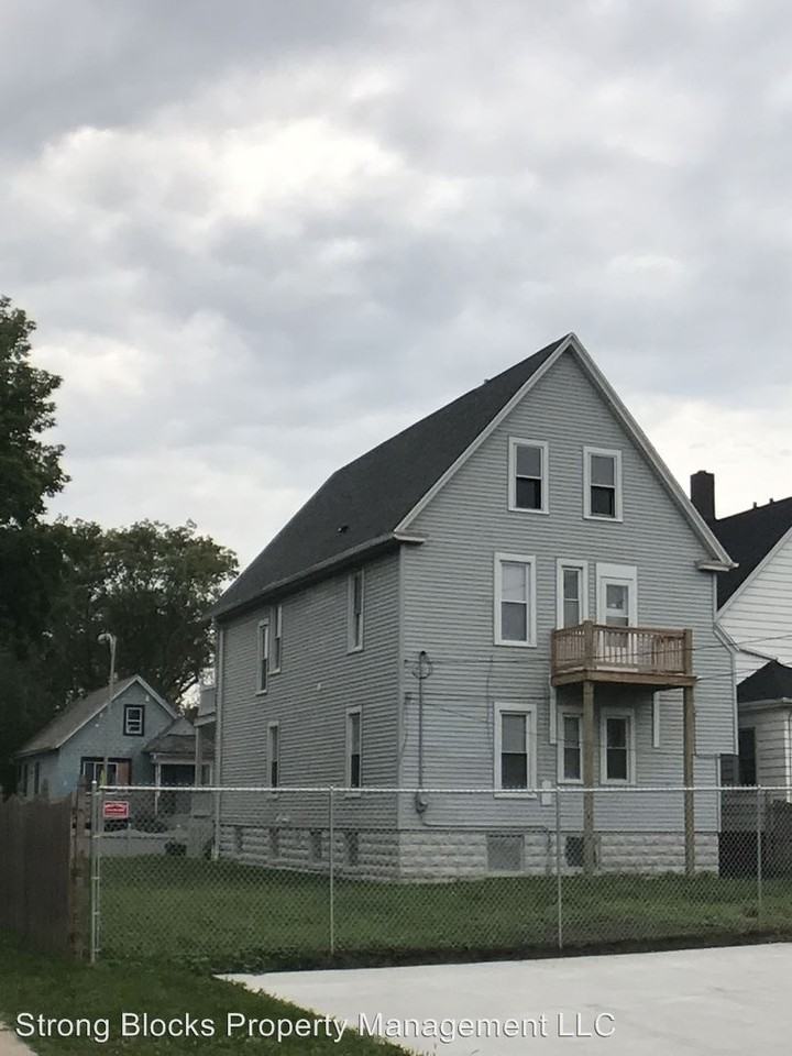 2235 N 25th St - Photo 3 of 20