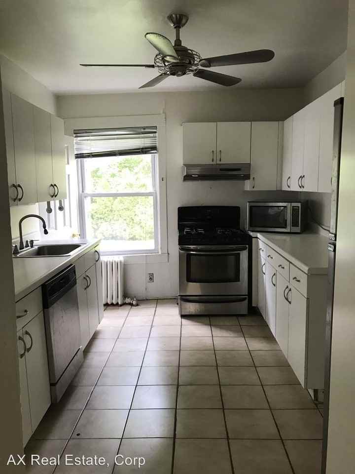 3 Holly Pl - Photo 3 of 8