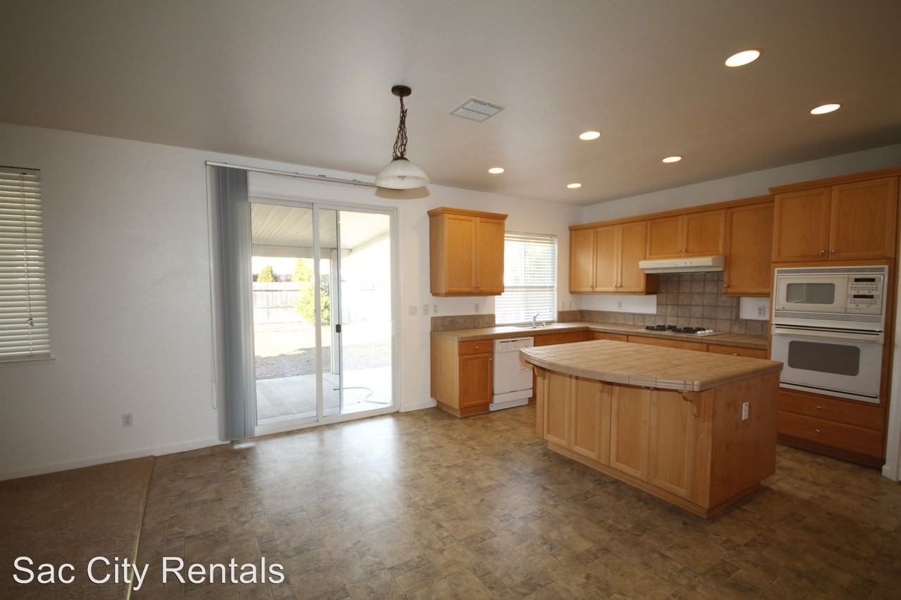 10216 Stathos Dr - Photo 2 of 13