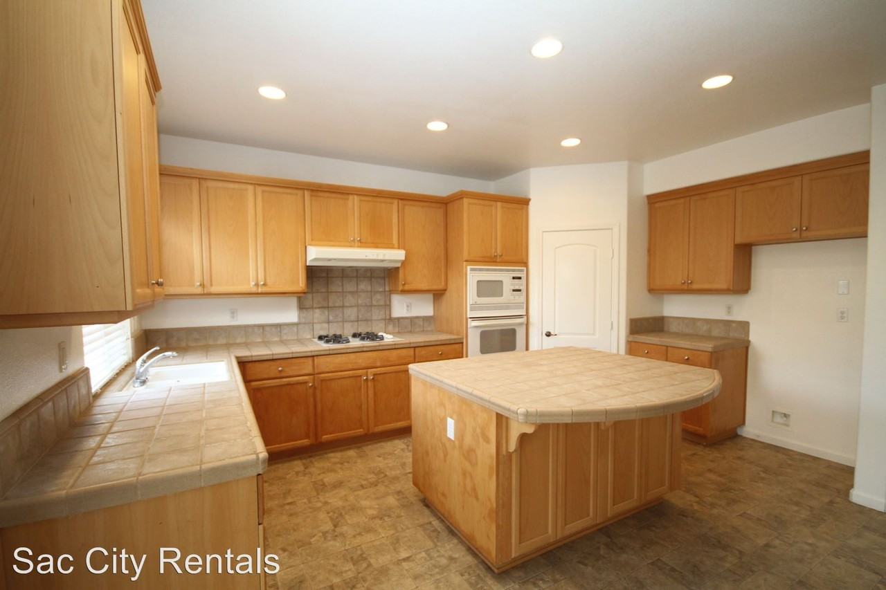 10216 Stathos Dr - Photo 3 of 13