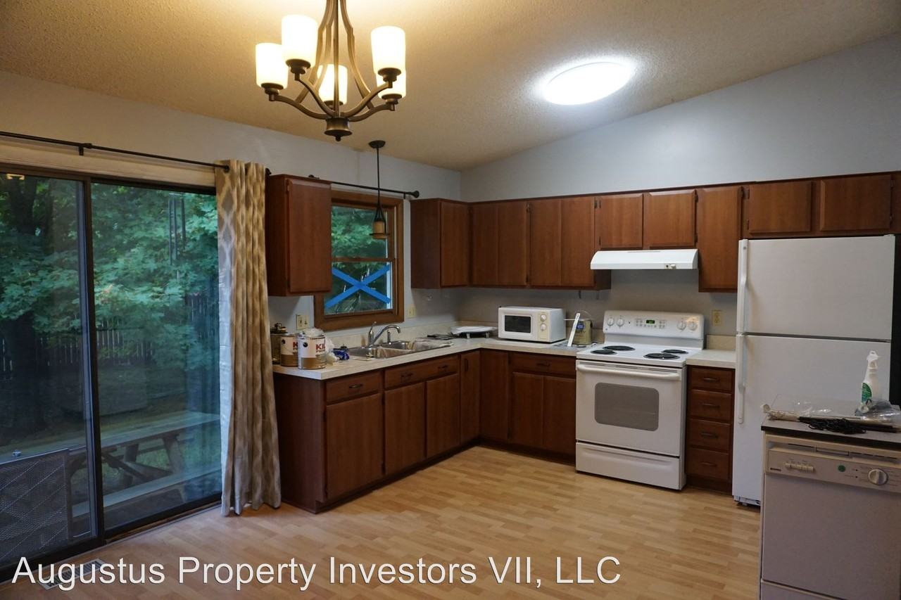 11 Maple Ct - Photo 3 of 11