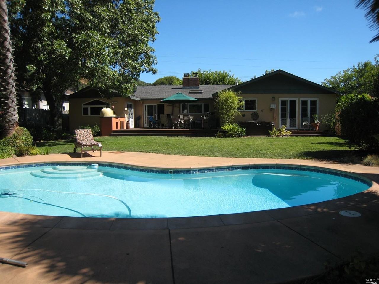 51 Rollingwood Dr - Photo 3 of 17