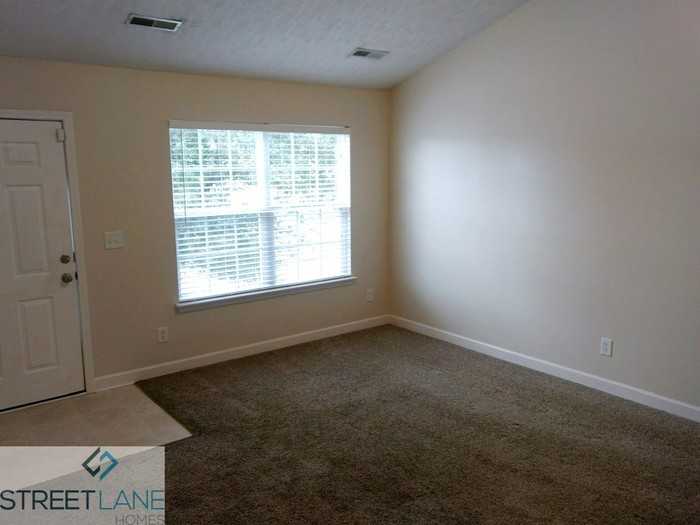 641 Belgium Dr - Photo 2 of 8