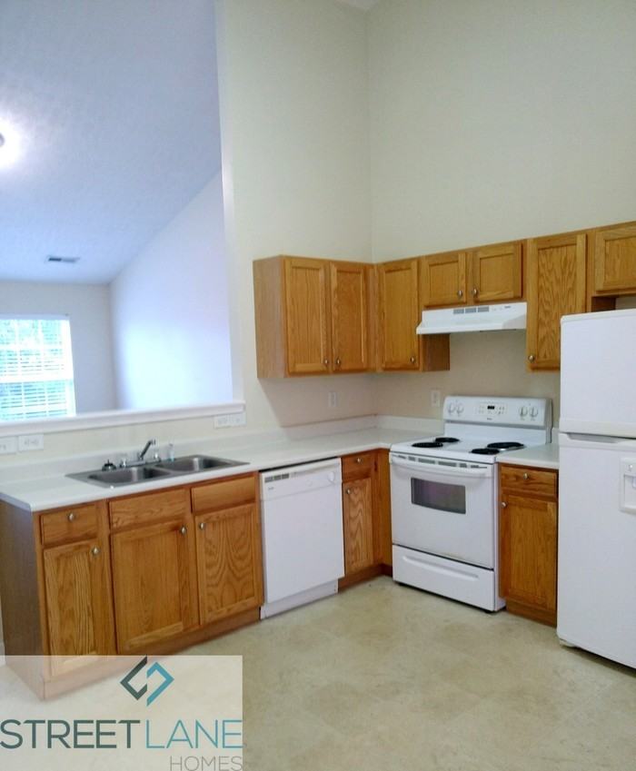 641 Belgium Dr - Photo 3 of 8