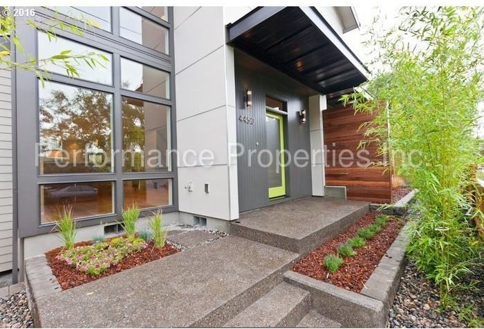 4619 N Michigan Ave - Photo 2 of 16