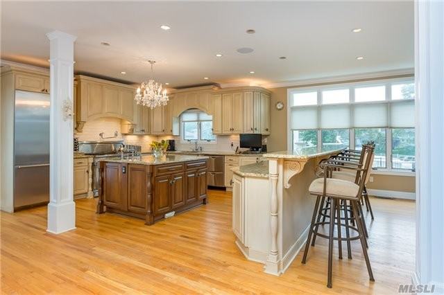 206 Bayview Ave - Photo 3 of 18