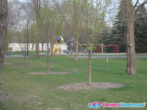 6919 52nd Ave N - Photo 3 of 8