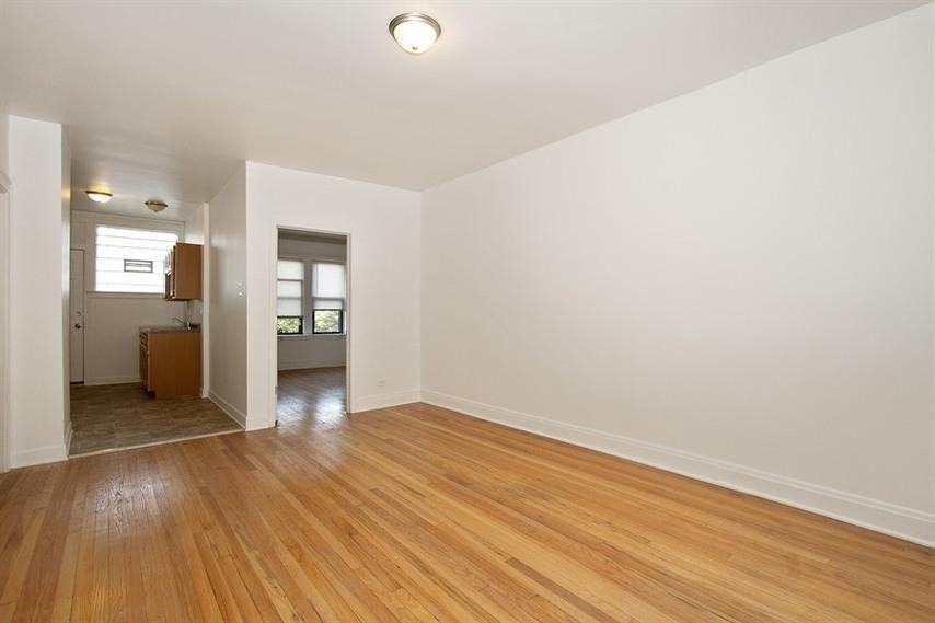 8259 S Elizabeth St - Photo 2 of 5