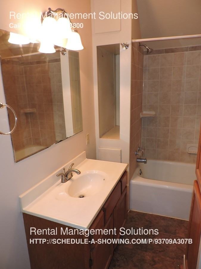 411 SW Tyler St - Photo 2 of 7