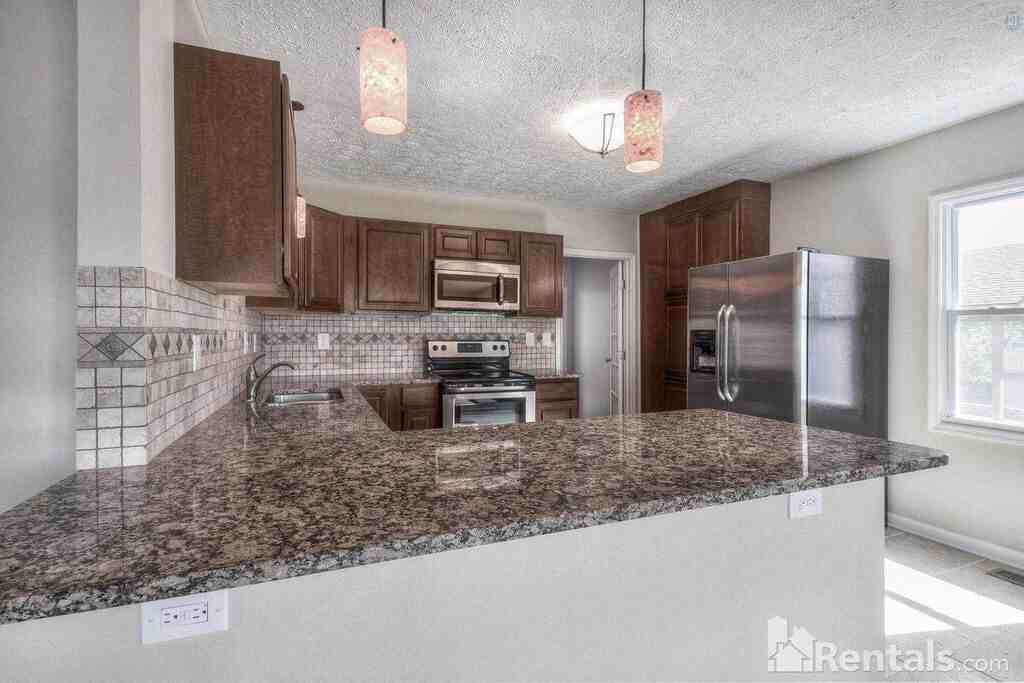 907 Delmas Avenue - Photo 2 of 6