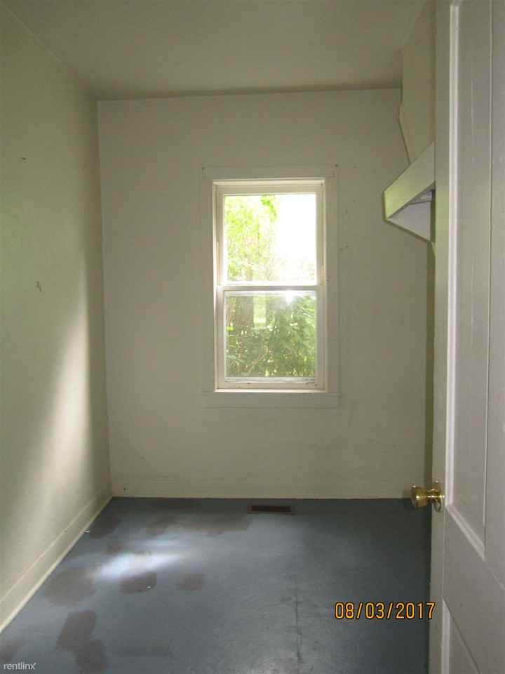 852 S Stiles Rd - Photo 2 of 10