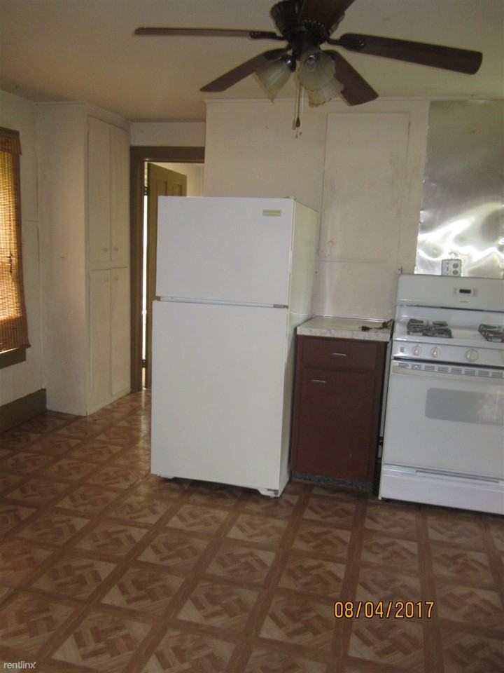 925 S Stiles Rd - Photo 2 of 7