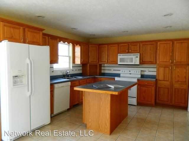 117 Huntington Ln - Photo 3 of 12