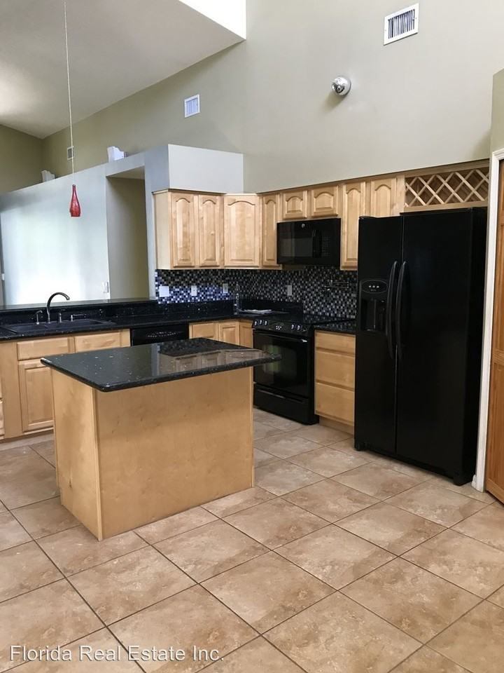 9109 Shadow Pond Ct - Photo 2 of 11