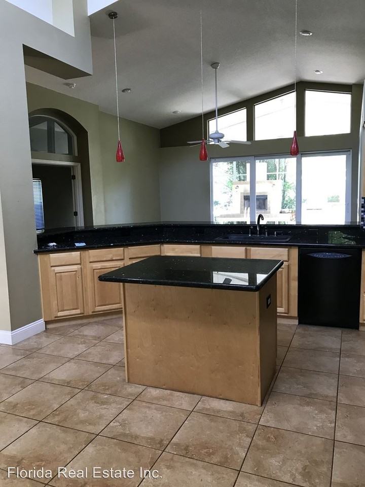 9109 Shadow Pond Ct - Photo 3 of 11