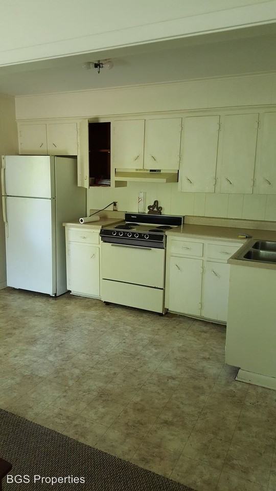 131 Watkins St - Photo 2 of 3