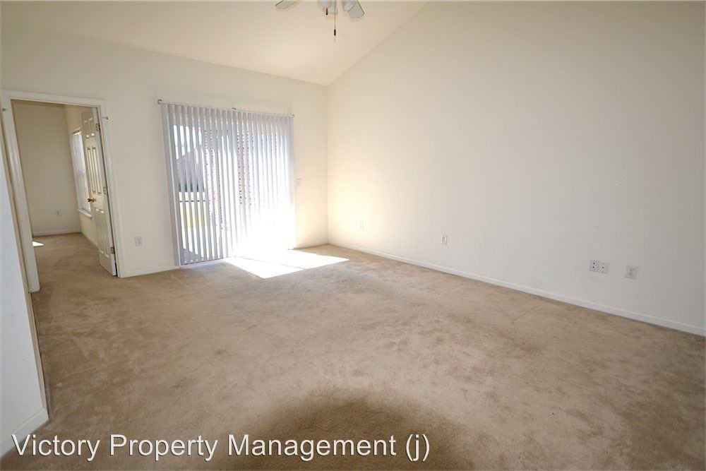 325 Hibiscus Way - Photo 2 of 15