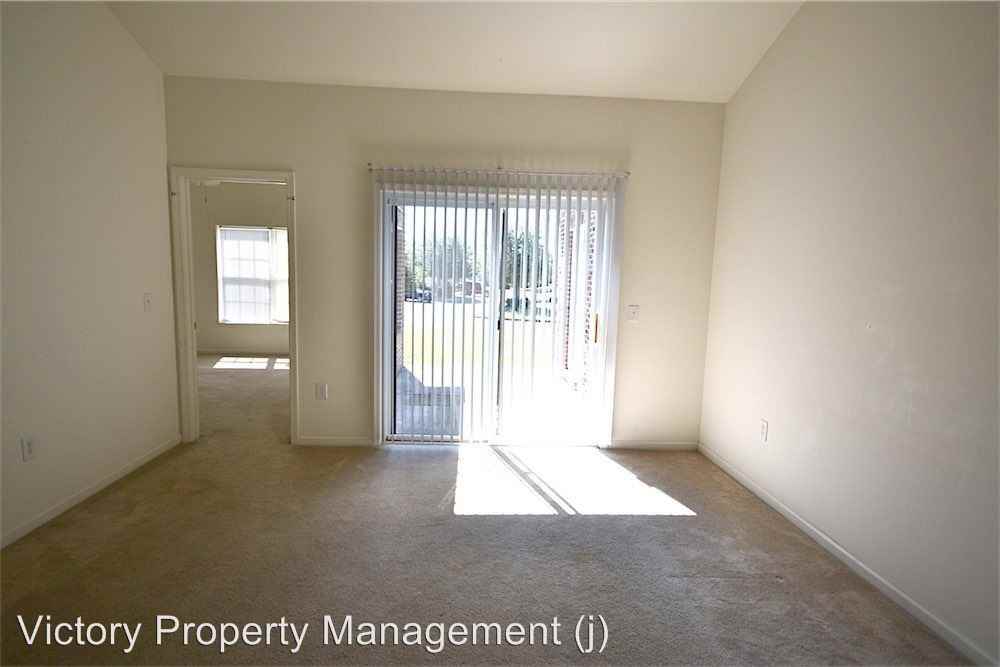 325 Hibiscus Way - Photo 3 of 15