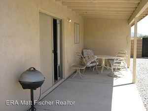 10466 Emerald Ave - Photo 2 of 9