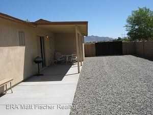 10466 Emerald Ave - Photo 3 of 9