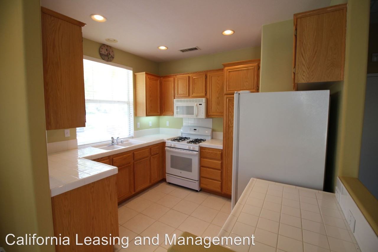 28447 Mayfair Dr - Photo 2 of 13