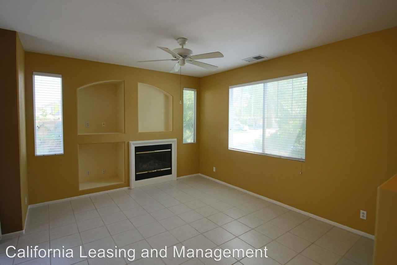 28447 Mayfair Dr - Photo 3 of 13