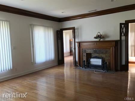 1367 Edgecliffe Dr - Photo 2 of 16