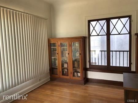 1367 Edgecliffe Dr - Photo 3 of 16