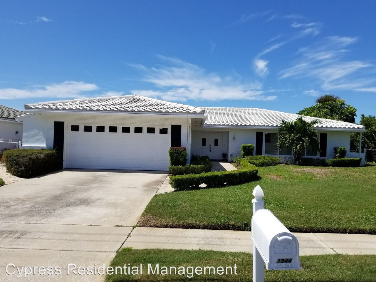 3944 Doral Dr - Photo 2 of 18