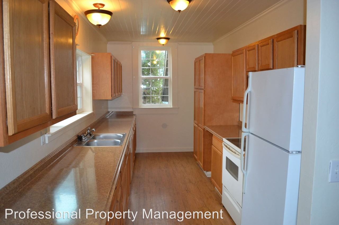 433 Eugene St - Photo 3 of 9