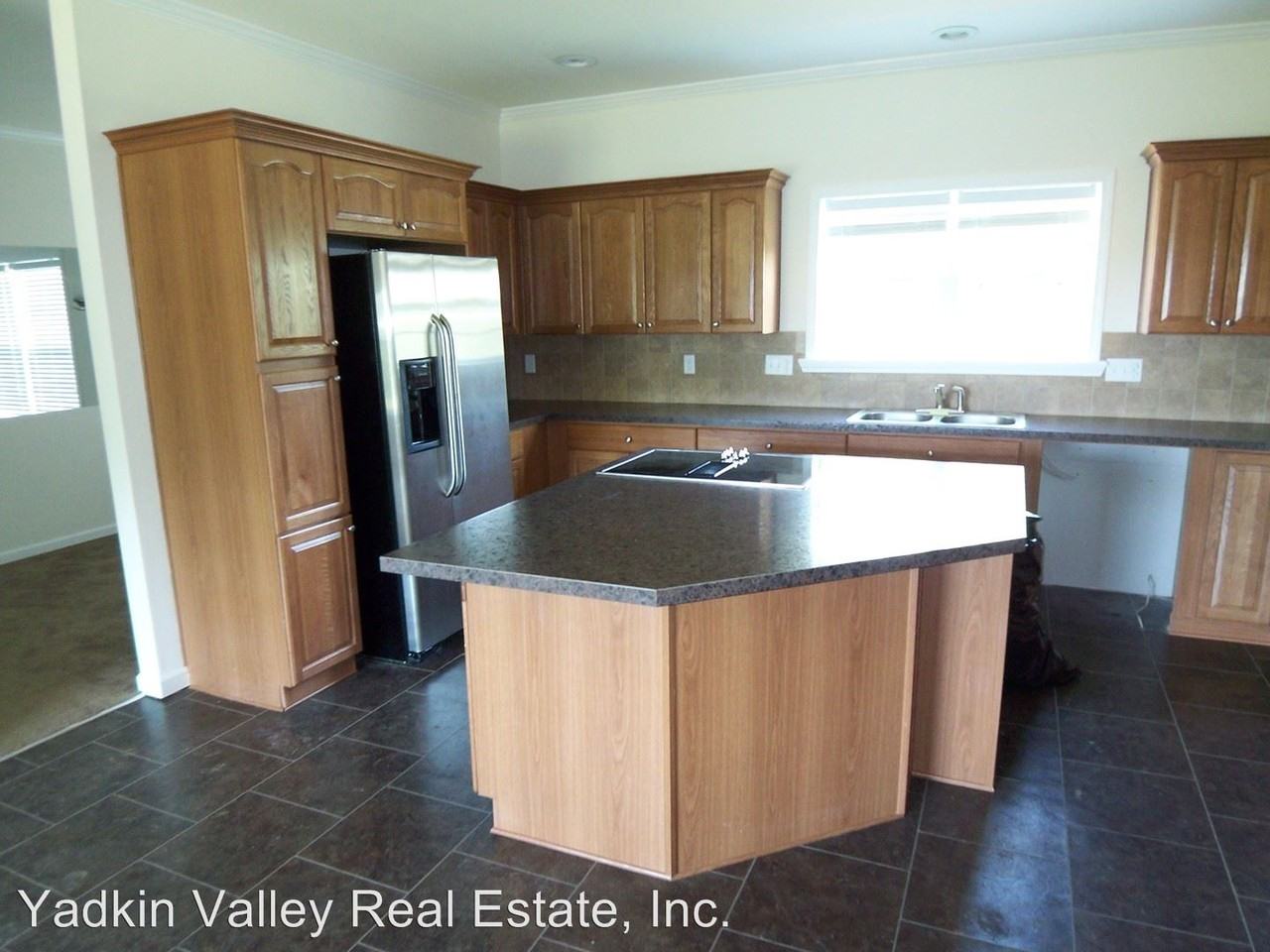 463 Surry Gadsberry Rd - Photo 2 of 11