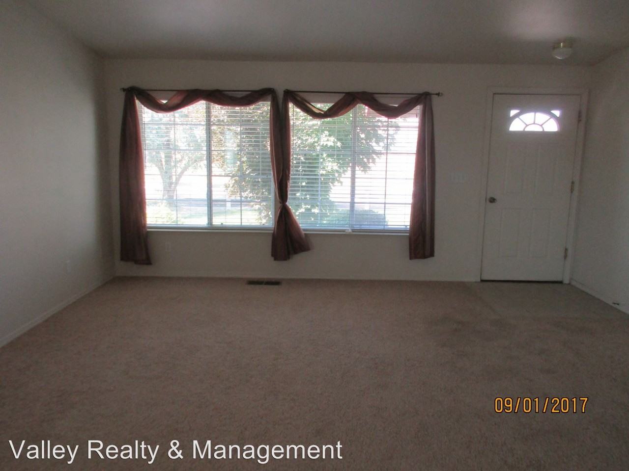 2105 Lonnie Ln - Photo 3 of 9