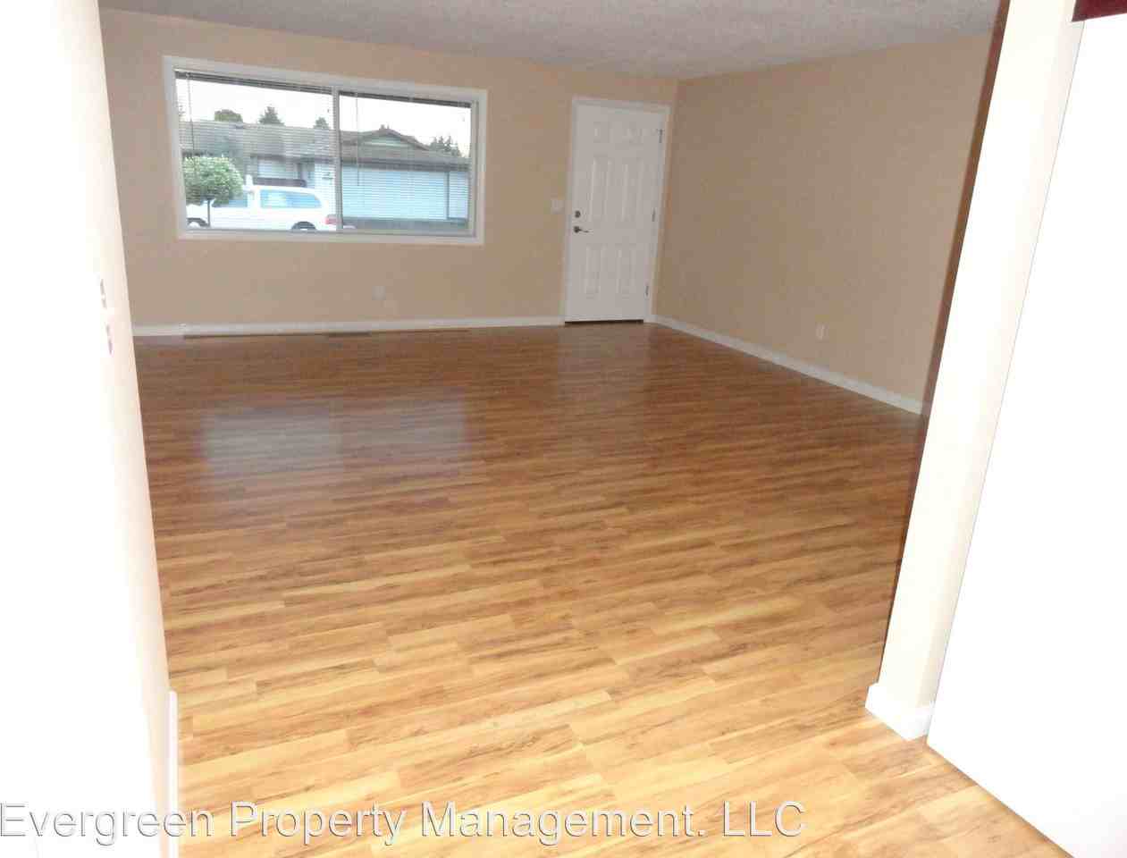 740 NE Cochran Ave - Photo 3 of 19