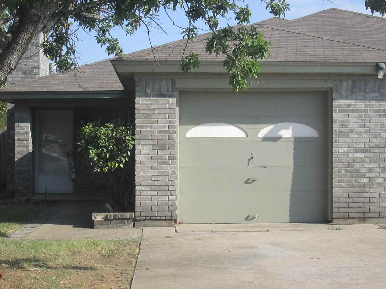1045 Irene St - Photo 3 of 17