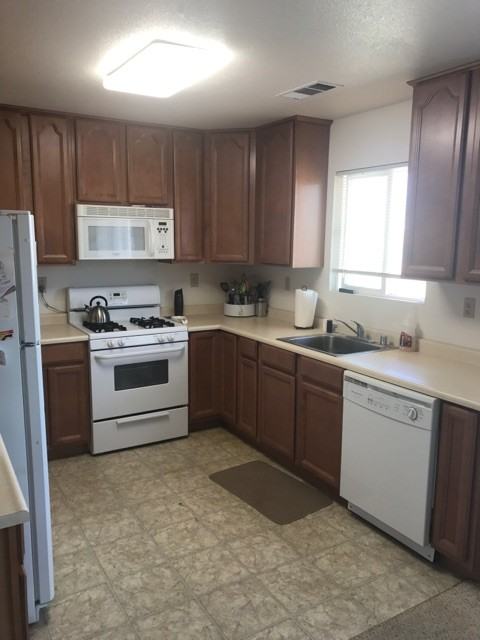 2010 Village Ct - Photo 3 of 11