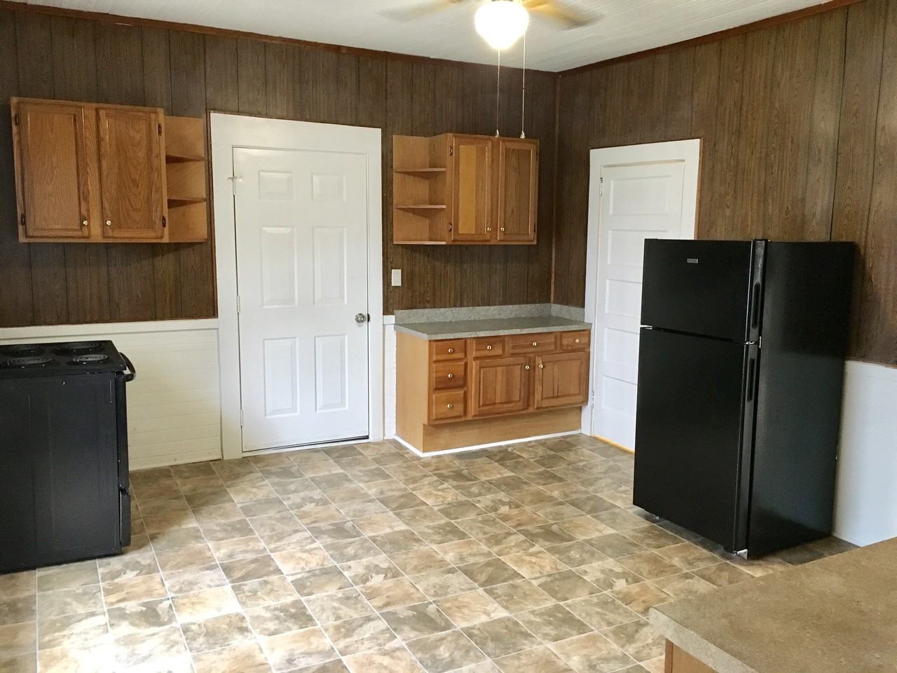 110 S Meriah St - Photo 2 of 8