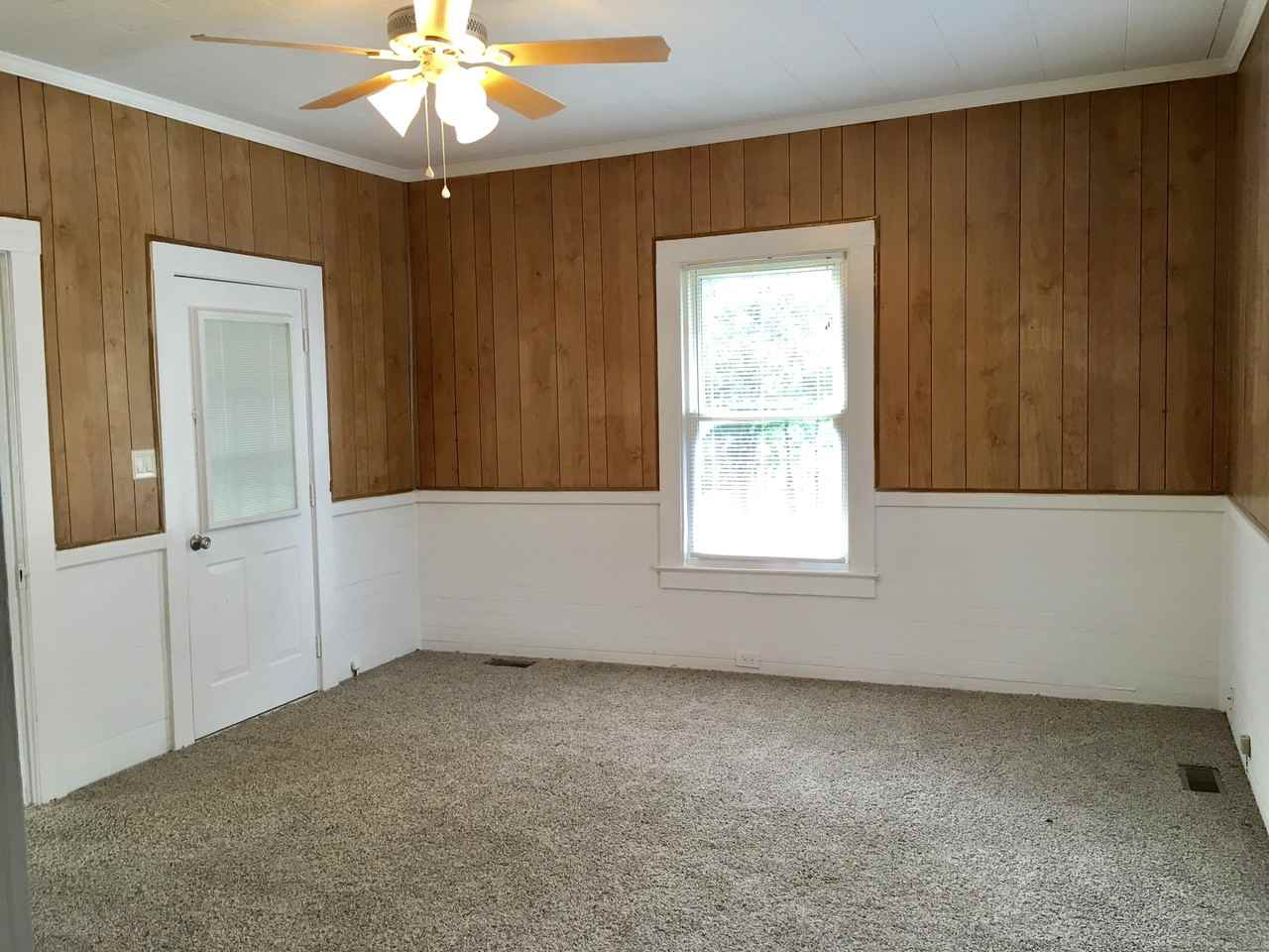 110 S Meriah St - Photo 3 of 8