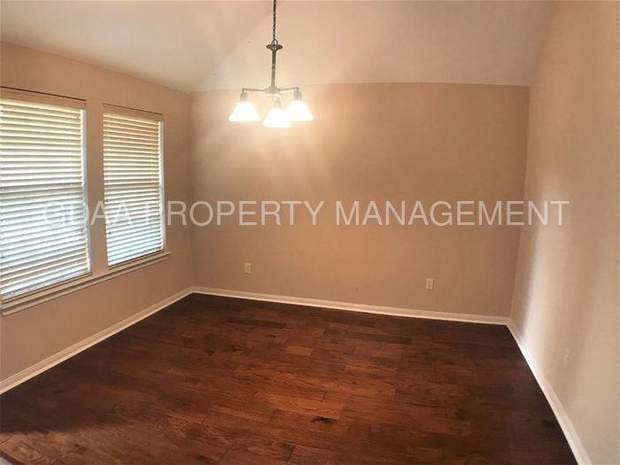 3808 Noe Ln - Photo 3 of 13