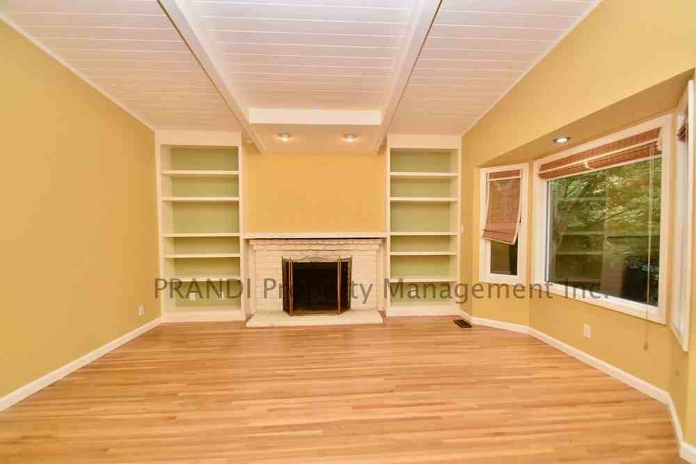 410 Pine St - Photo 3 of 29