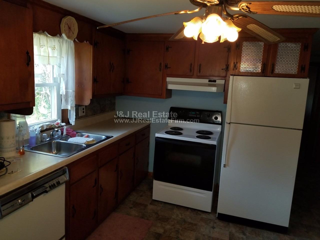 714 Oxford St S - Photo 2 of 8