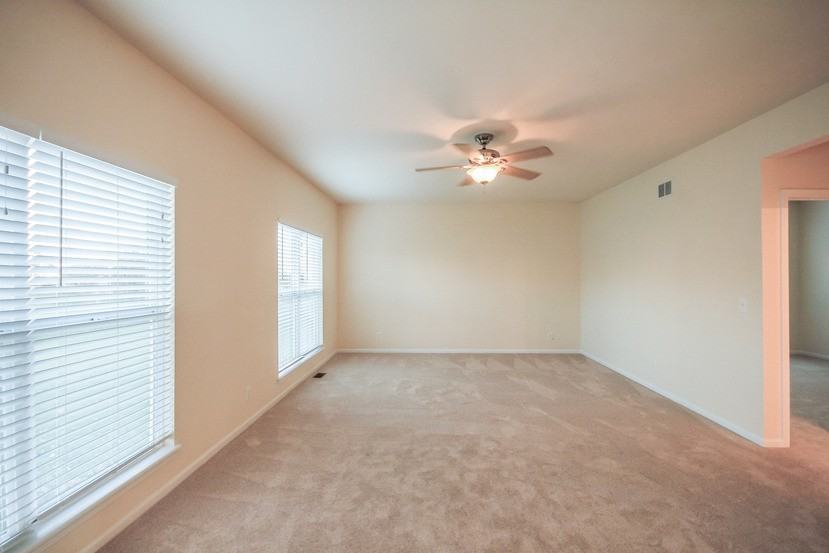 1302 Amberwood Dr - Photo 2 of 15