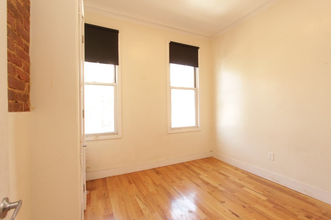 776 Hart Street #22IG