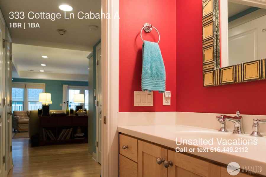 114 S Harbor Dr - Photo 3 of 10