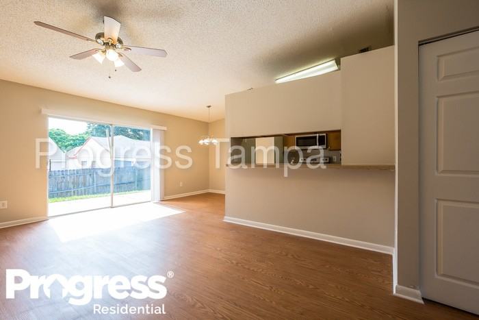 317 Regal Park Dr - Photo 2 of 15