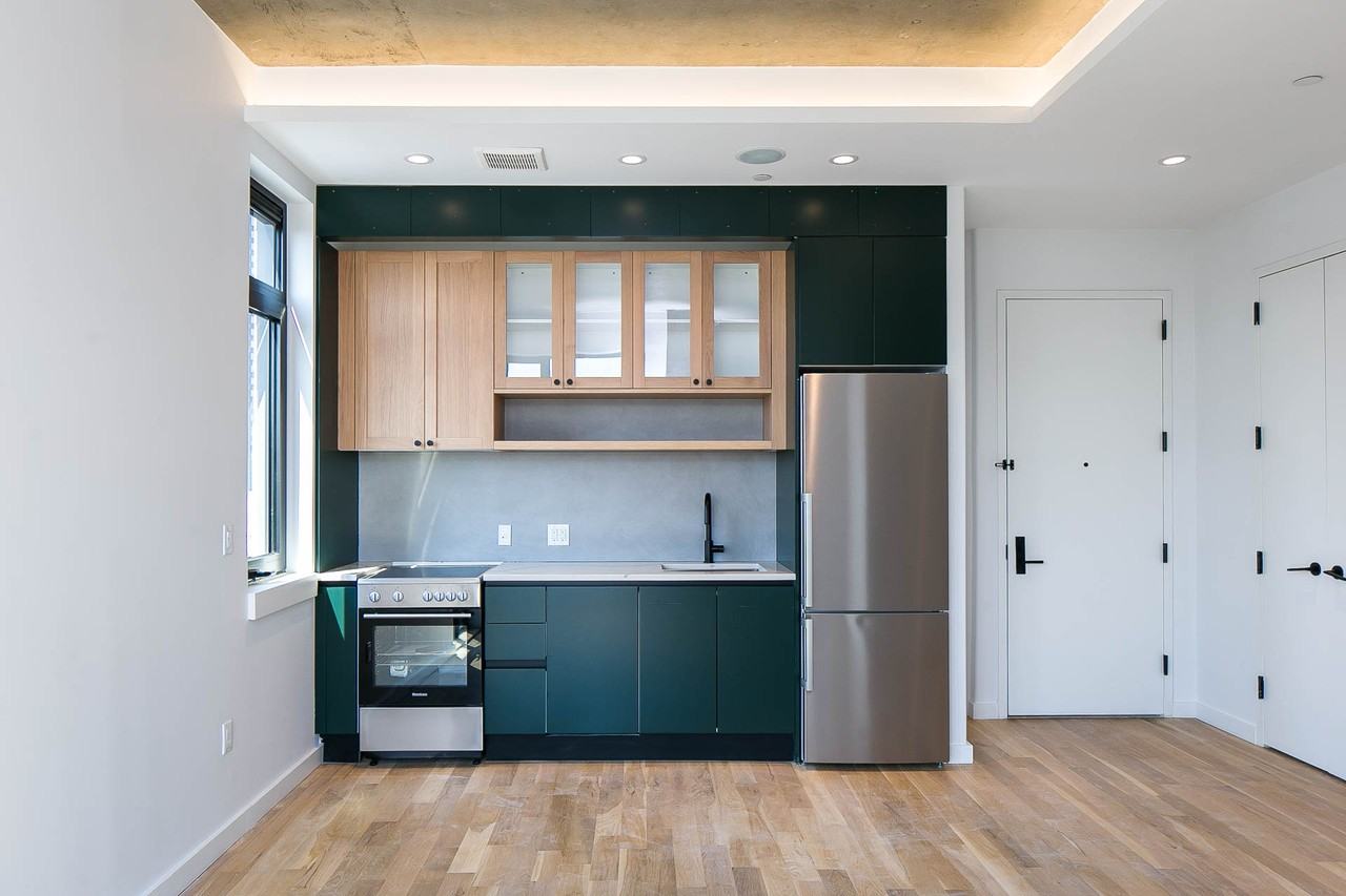 44 Kent Street #409