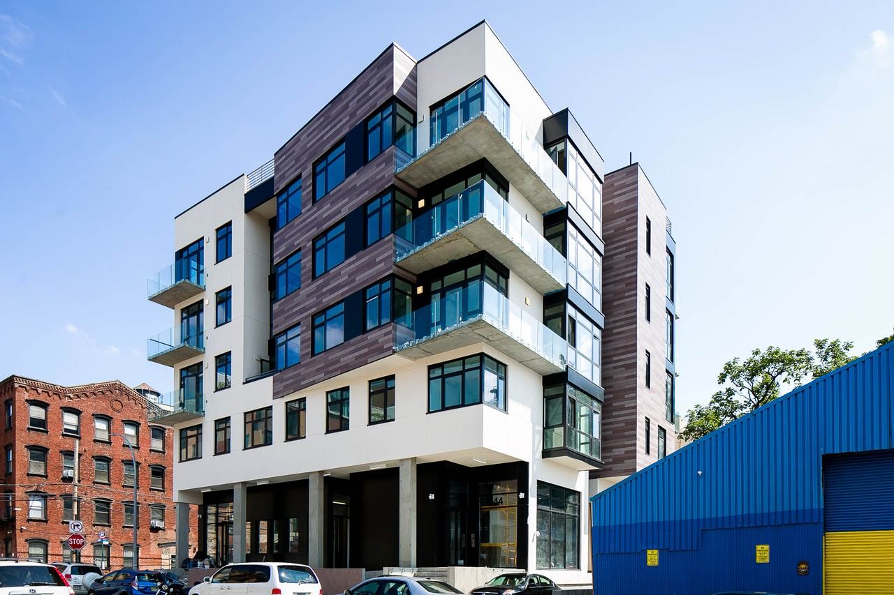 44 Kent Street #206