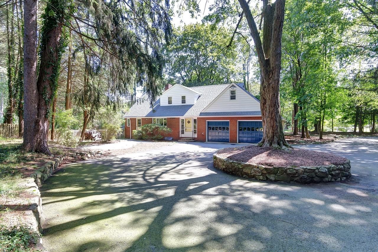 863 E Saddle River Rd - Photo 2 of 18