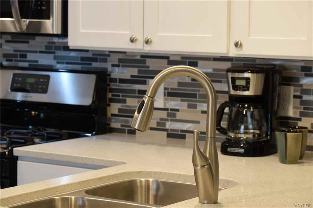 6626 Erie Rd - Photo 2 of 15